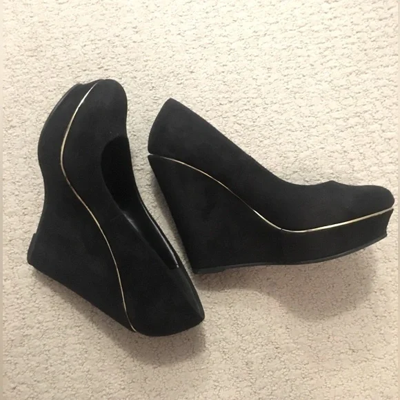 Club Couture Closed Toe Suede Wedges - Picture 1 of 7